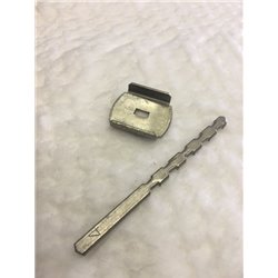 Clip for flat insulation anchors